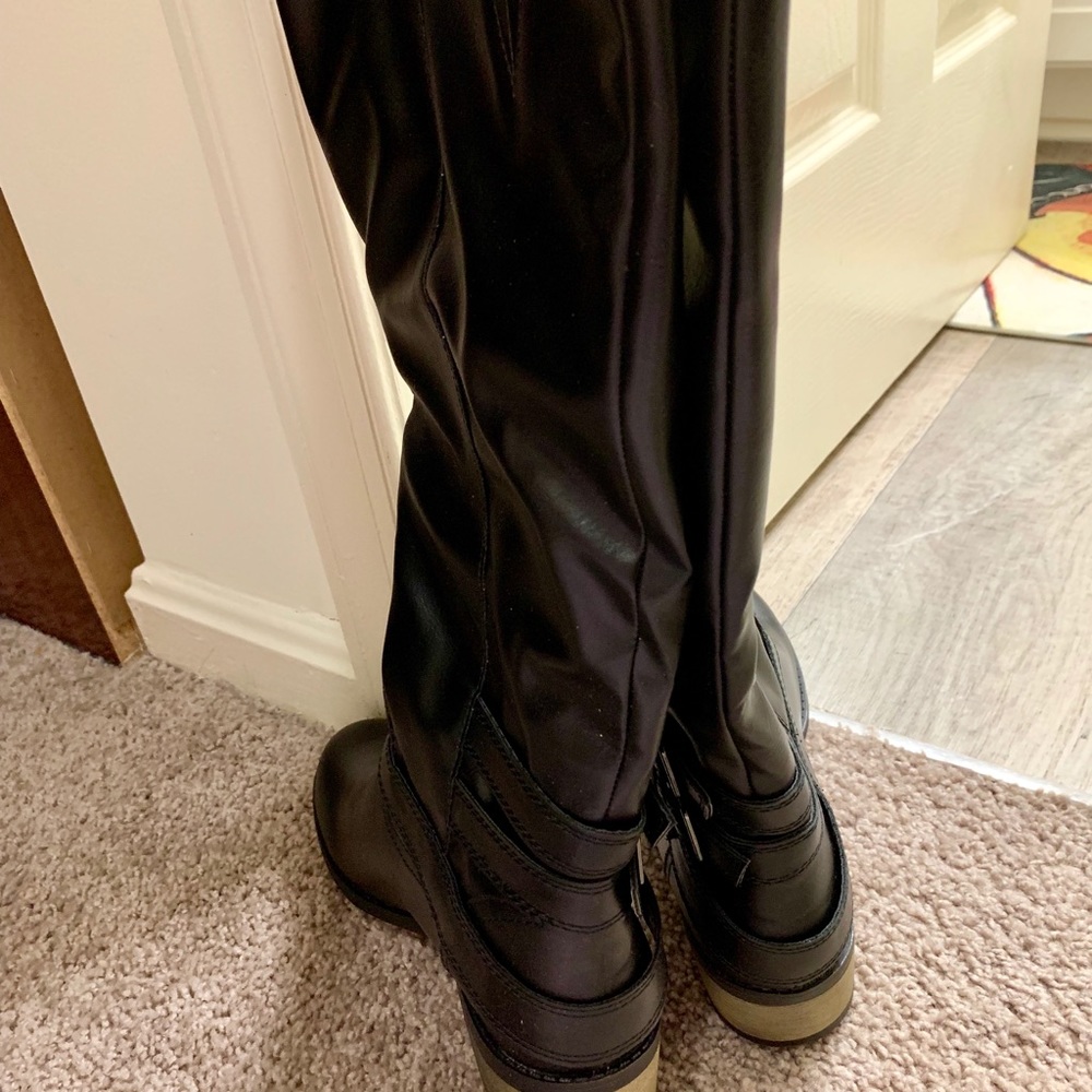 Boots - Picture 3 of 6